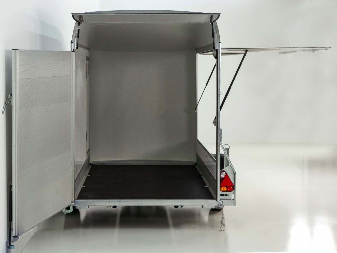 Debon Reboque fechado C300 Sandwich 148x295cm H:190cm 1,3t, Alu, Polybug, Porta, Trampilla, preto-Novo - Image 6